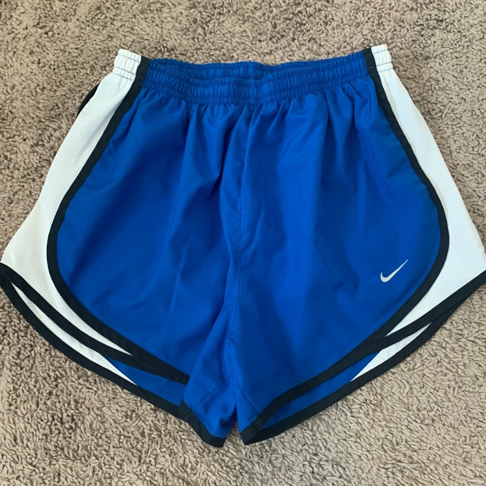 Nike athletic shorts size M